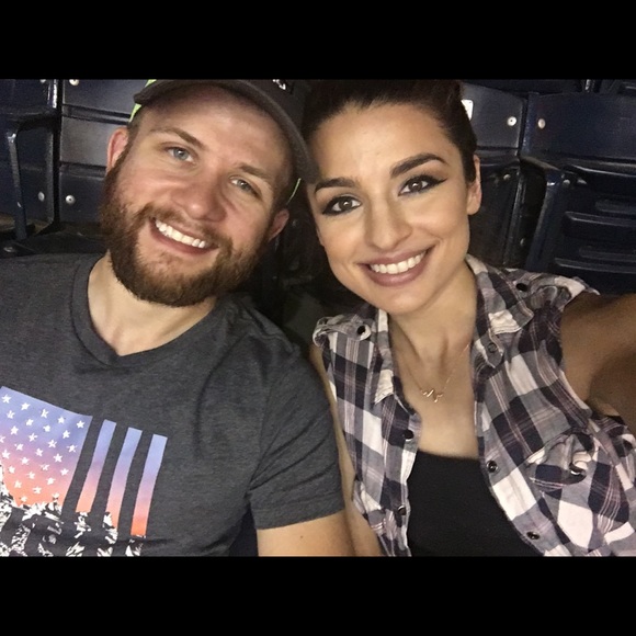 Meet your Posher, Lauren - Picture 3 of 4